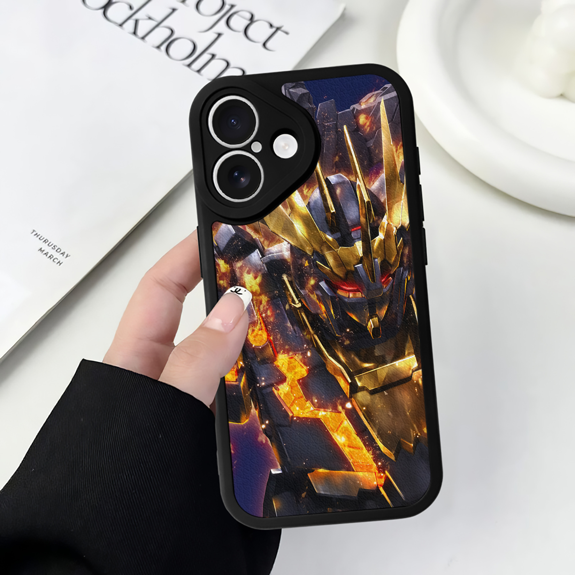 （画像用） 機動戦士ガンダム Mobile Suit Gundam 【iPhone 16シリーズ対応】シリコンスマホケース（レザー調） 材質：シリコン